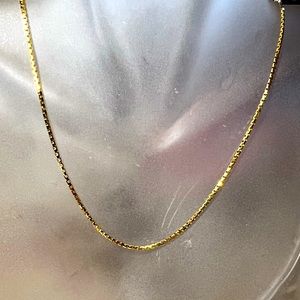 Box chain 10k yellow gold 16” length .. can be worn with or with out pendant.